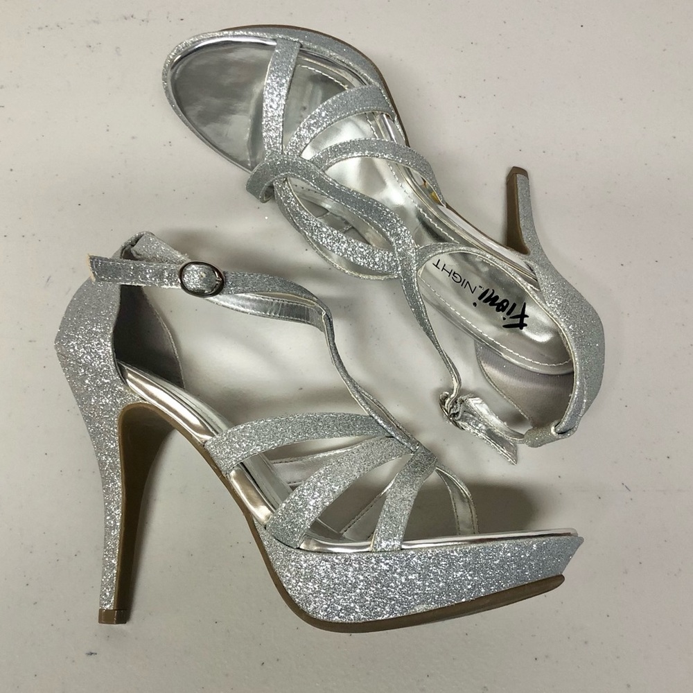 FIONI Night Women's Silver Metallic Glitter Strappy
platform Heels Size 8 EUC - Picture 2 of 10
